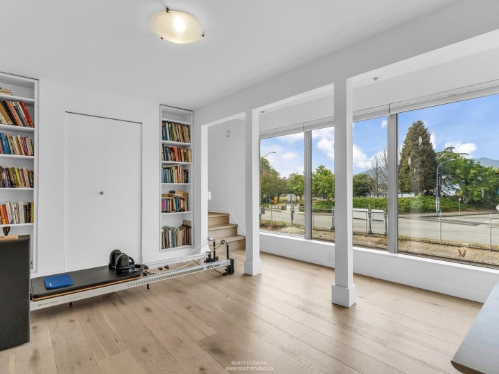 Photo 18 at 141 Alexander Street, Downtown VE, Vancouver East