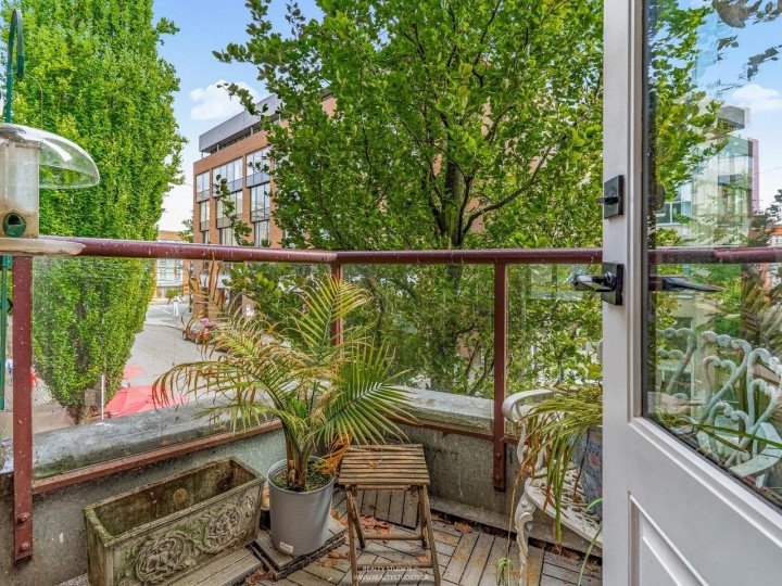 Photo 11 at 141 Alexander Street, Downtown VE, Vancouver East