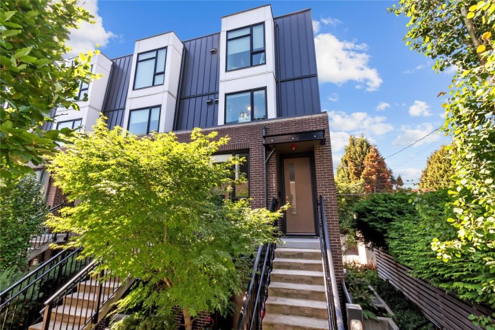 Photo 2 at 7597 Yukon Street, Marpole, Vancouver West