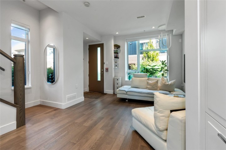 Photo 3 at 7597 Yukon Street, Marpole, Vancouver West