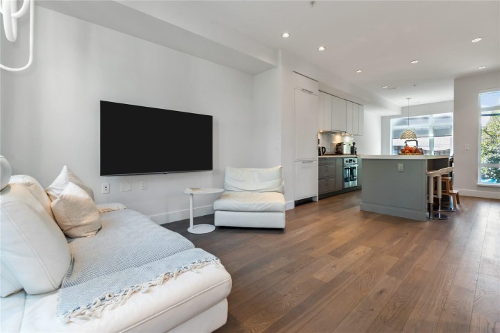 Photo 5 at 7597 Yukon Street, Marpole, Vancouver West