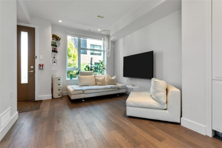 Photo 4 at 7597 Yukon Street, Marpole, Vancouver West