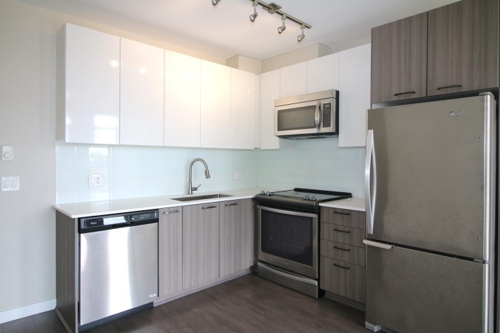 Photo 2 at 306 - 6555 Victoria Drive, Killarney VE, Vancouver East