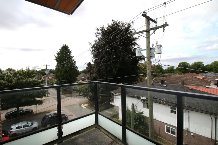 Photo 6 at 306 - 6555 Victoria Drive, Killarney VE, Vancouver East