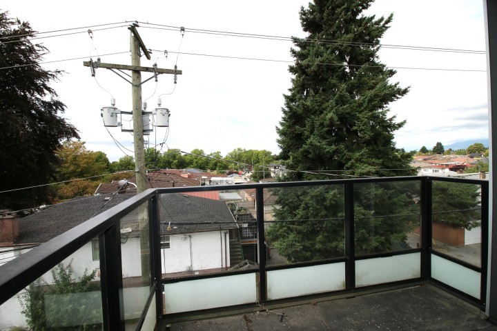 Photo 7 at 306 - 6555 Victoria Drive, Killarney VE, Vancouver East