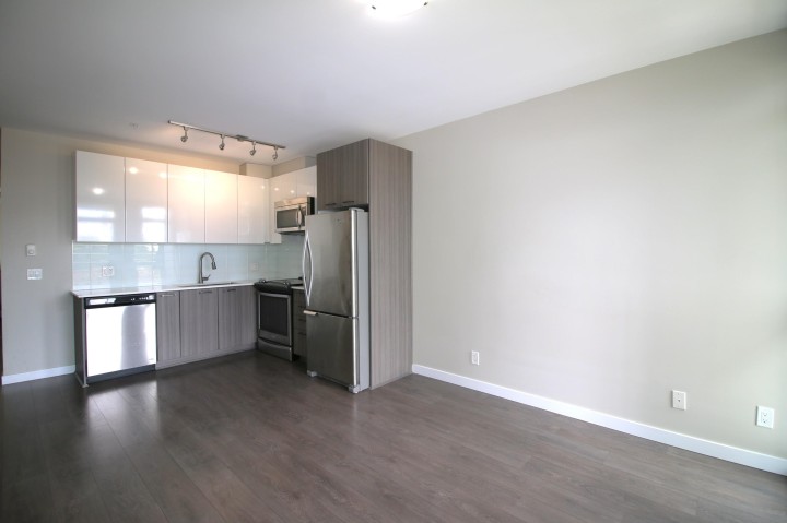 Photo 3 at 306 - 6555 Victoria Drive, Killarney VE, Vancouver East