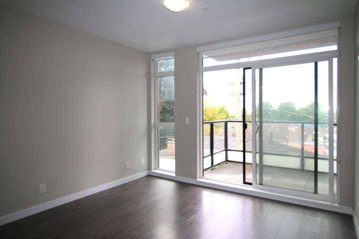 Photo 5 at 306 - 6555 Victoria Drive, Killarney VE, Vancouver East