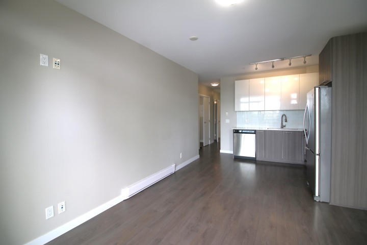 Photo 4 at 306 - 6555 Victoria Drive, Killarney VE, Vancouver East