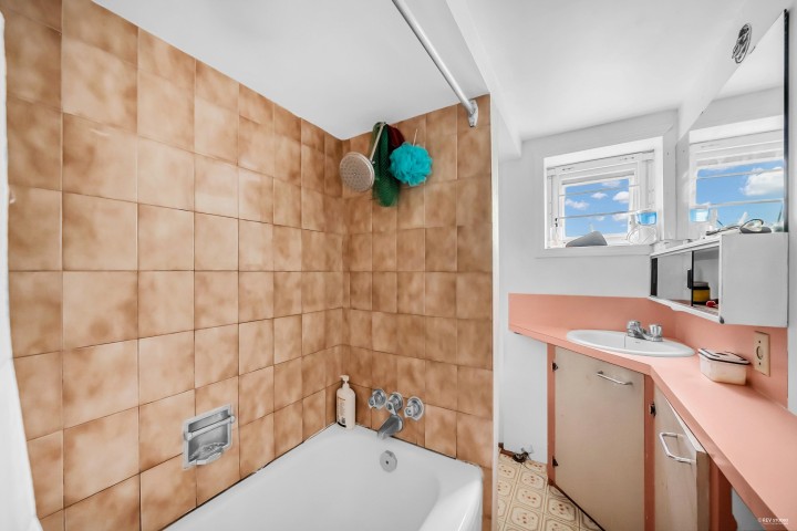 Photo 23 at 2975 E 41st Avenue, Collingwood VE, Vancouver East