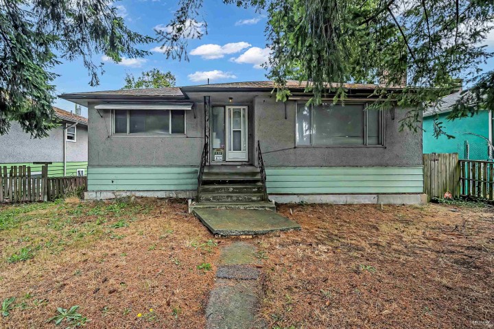 Photo 1 at 2975 E 41st Avenue, Collingwood VE, Vancouver East