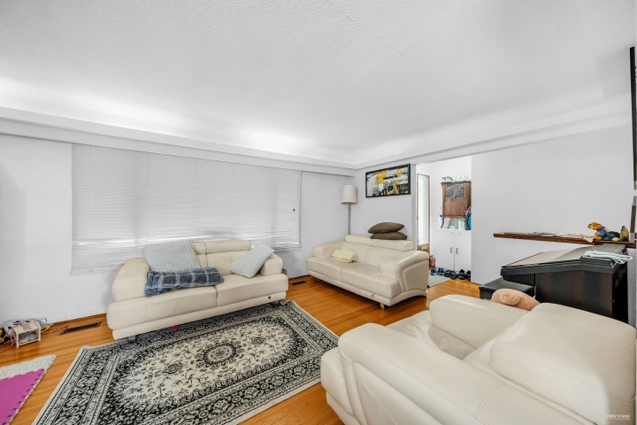 Photo 5 at 2975 E 41st Avenue, Collingwood VE, Vancouver East