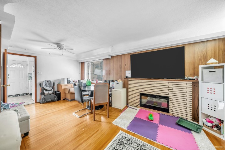 Photo 4 at 2975 E 41st Avenue, Collingwood VE, Vancouver East