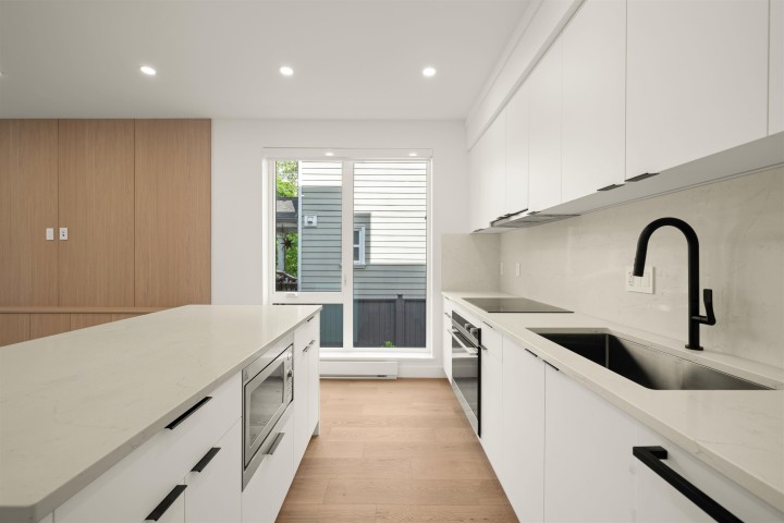 Photo 11 at 1904 E 8th Avenue, Grandview Woodland, Vancouver East