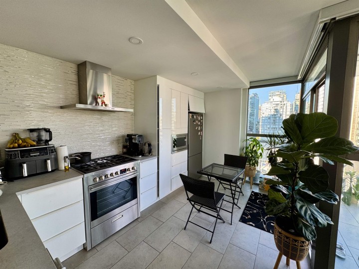 Photo 2 at 1503 - 928 Richards Street, Yaletown, Vancouver West