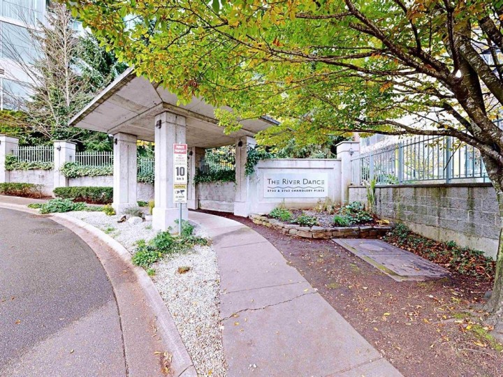 Photo 2 at 1001 - 2733 Chandlery Place, South Marine, Vancouver East