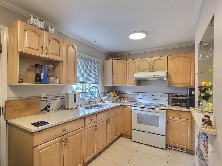 Photo 2 at 6878 Arlington Street, Killarney VE, Vancouver East