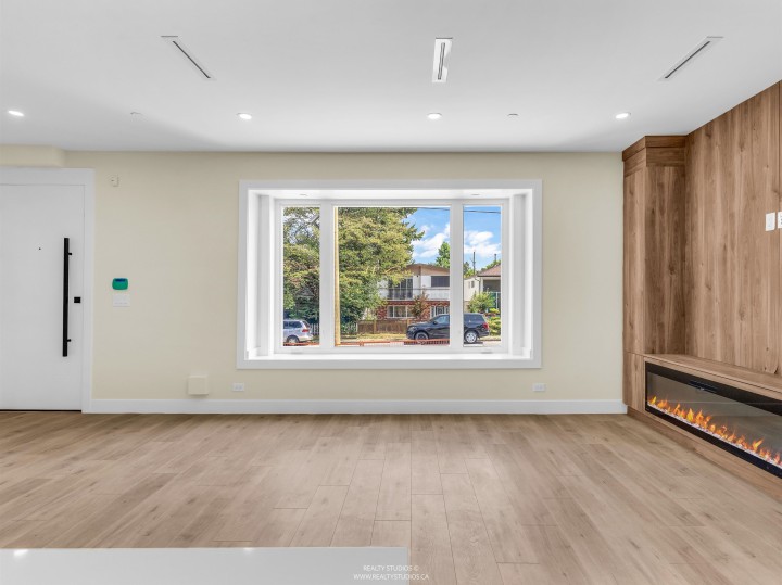 Photo 6 at 1 - 5221 Clarendon Street, Collingwood VE, Vancouver East