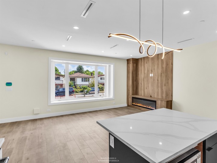 Photo 5 at 1 - 5221 Clarendon Street, Collingwood VE, Vancouver East