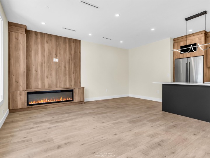 Photo 10 at 1 - 5221 Clarendon Street, Collingwood VE, Vancouver East