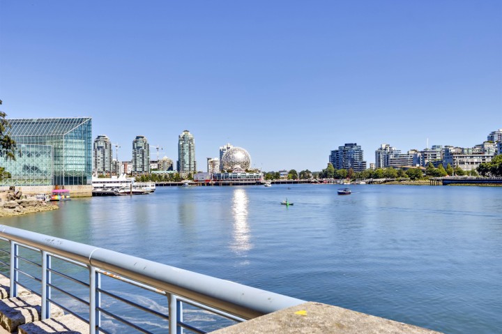 Photo 27 at 303 - 8 Smithe Mews, Yaletown, Vancouver West