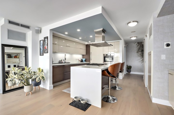 Photo 6 at 303 - 8 Smithe Mews, Yaletown, Vancouver West