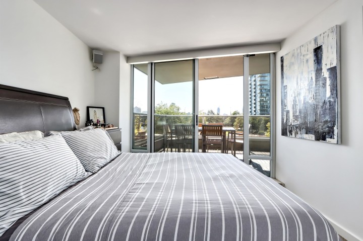 Photo 16 at 303 - 8 Smithe Mews, Yaletown, Vancouver West