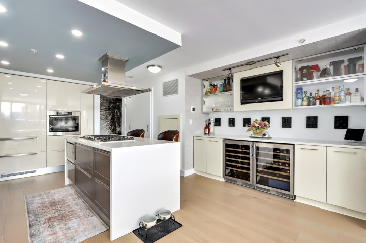 Photo 7 at 303 - 8 Smithe Mews, Yaletown, Vancouver West