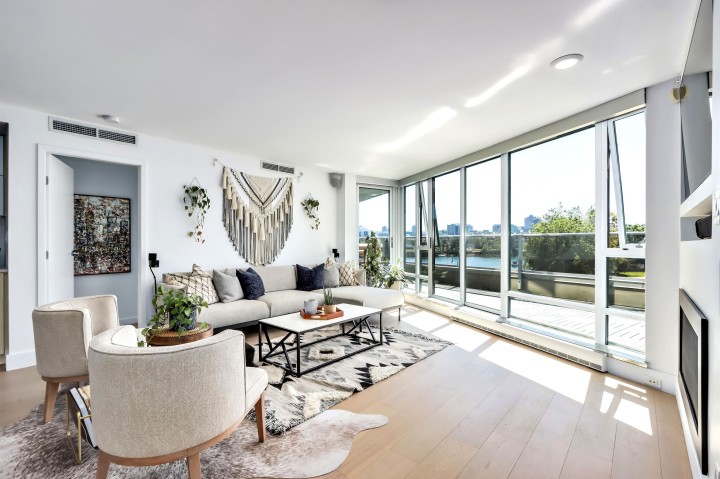 Photo 3 at 303 - 8 Smithe Mews, Yaletown, Vancouver West