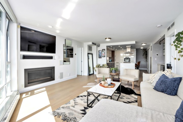 Photo 5 at 303 - 8 Smithe Mews, Yaletown, Vancouver West