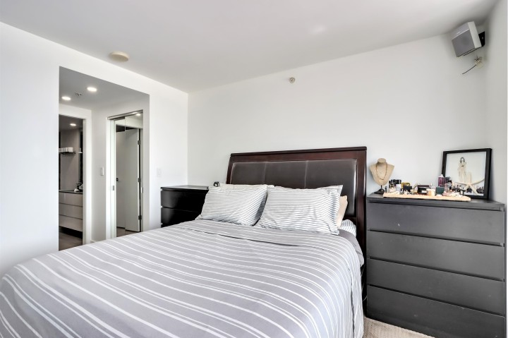 Photo 14 at 303 - 8 Smithe Mews, Yaletown, Vancouver West