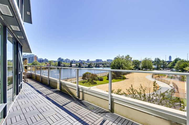 Photo 11 at 303 - 8 Smithe Mews, Yaletown, Vancouver West