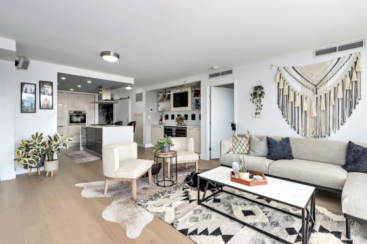 Photo 4 at 303 - 8 Smithe Mews, Yaletown, Vancouver West