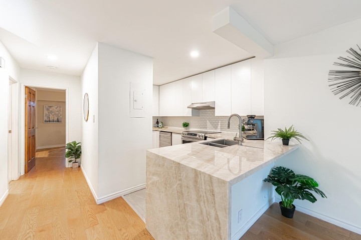 Photo 6 at 5 - 1786 Esquimalt Avenue, Ambleside, West Vancouver