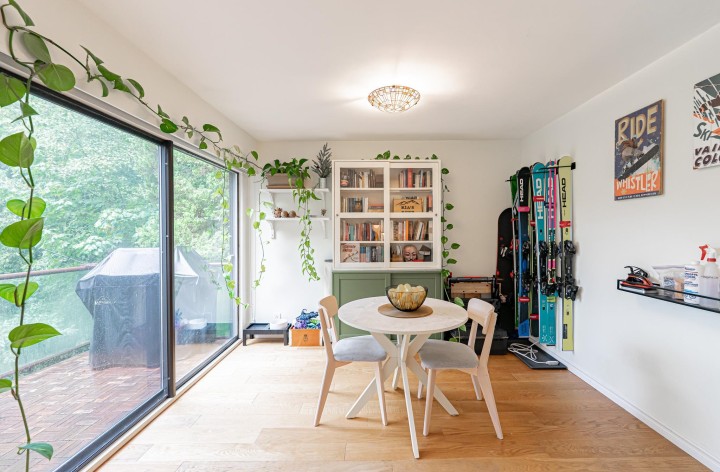 Photo 12 at 5 - 1786 Esquimalt Avenue, Ambleside, West Vancouver