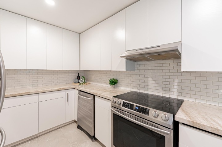 Photo 7 at 5 - 1786 Esquimalt Avenue, Ambleside, West Vancouver