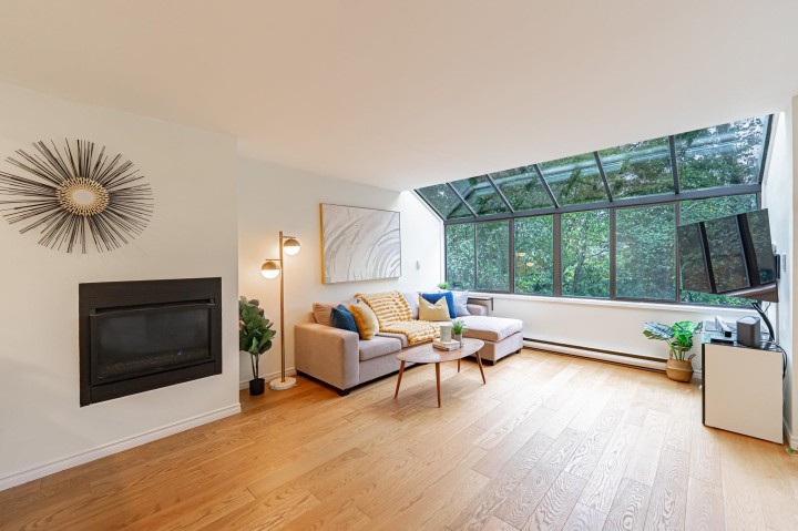 Photo 3 at 5 - 1786 Esquimalt Avenue, Ambleside, West Vancouver