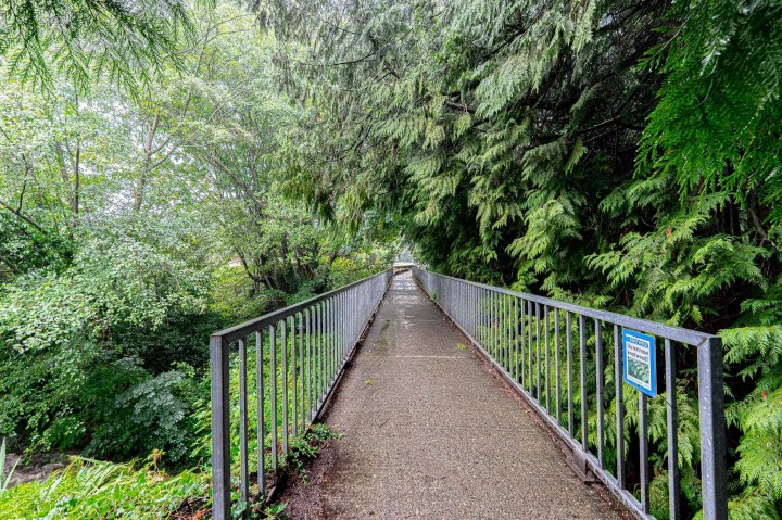 Photo 36 at 5 - 1786 Esquimalt Avenue, Ambleside, West Vancouver