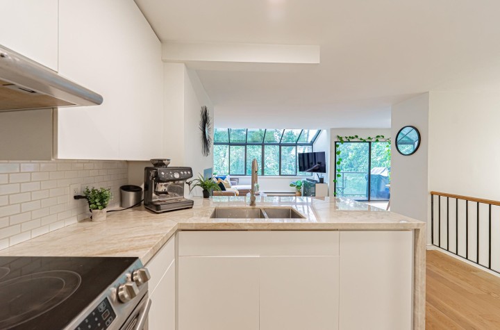 Photo 9 at 5 - 1786 Esquimalt Avenue, Ambleside, West Vancouver