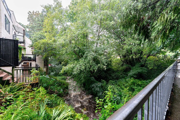 Photo 33 at 5 - 1786 Esquimalt Avenue, Ambleside, West Vancouver