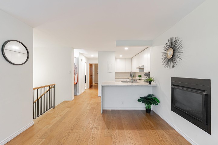 Photo 15 at 5 - 1786 Esquimalt Avenue, Ambleside, West Vancouver