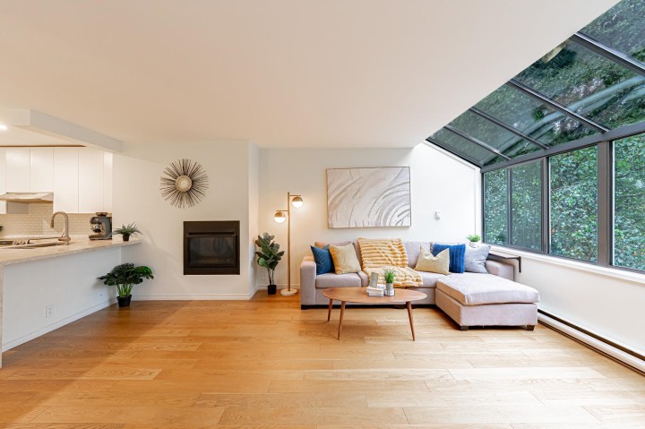 Photo 4 at 5 - 1786 Esquimalt Avenue, Ambleside, West Vancouver