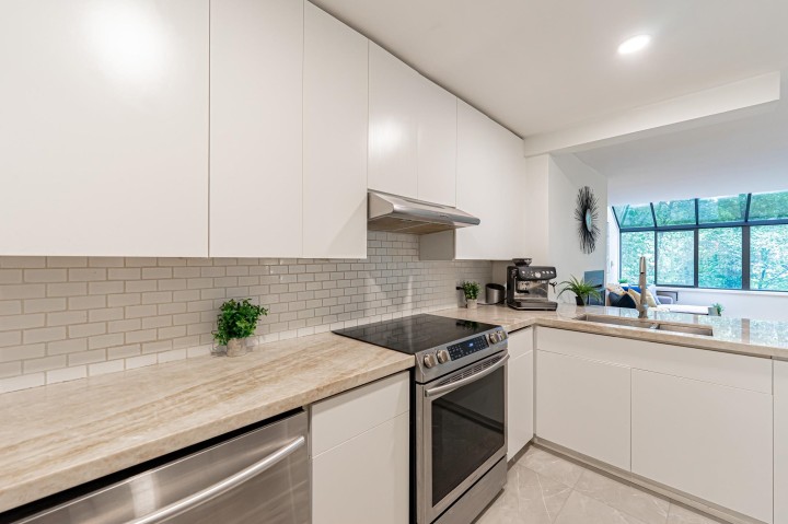 Photo 8 at 5 - 1786 Esquimalt Avenue, Ambleside, West Vancouver