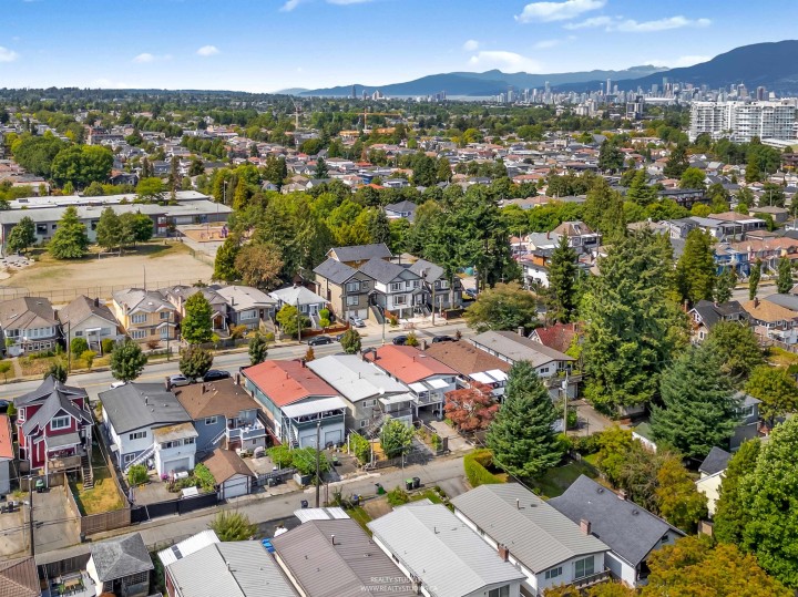 Photo 39 at 2 - 5221 Clarendon Street, Collingwood VE, Vancouver East