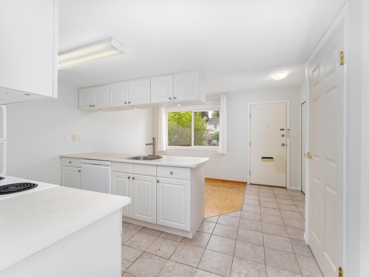 Photo 10 at 5 - 3554 E 49th Avenue, Killarney VE, Vancouver East