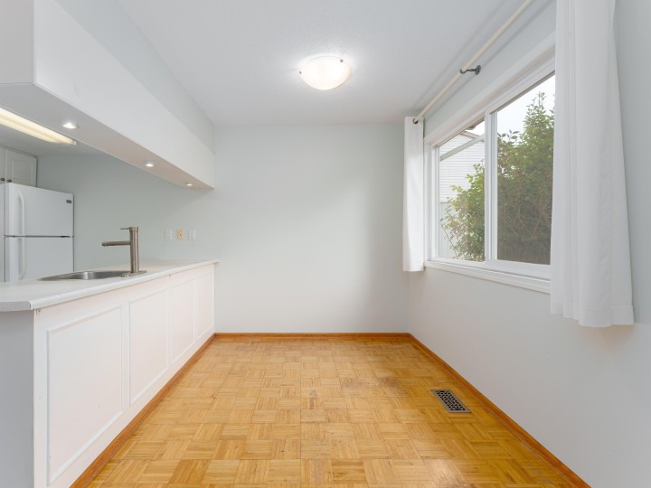 Photo 4 at 5 - 3554 E 49th Avenue, Killarney VE, Vancouver East