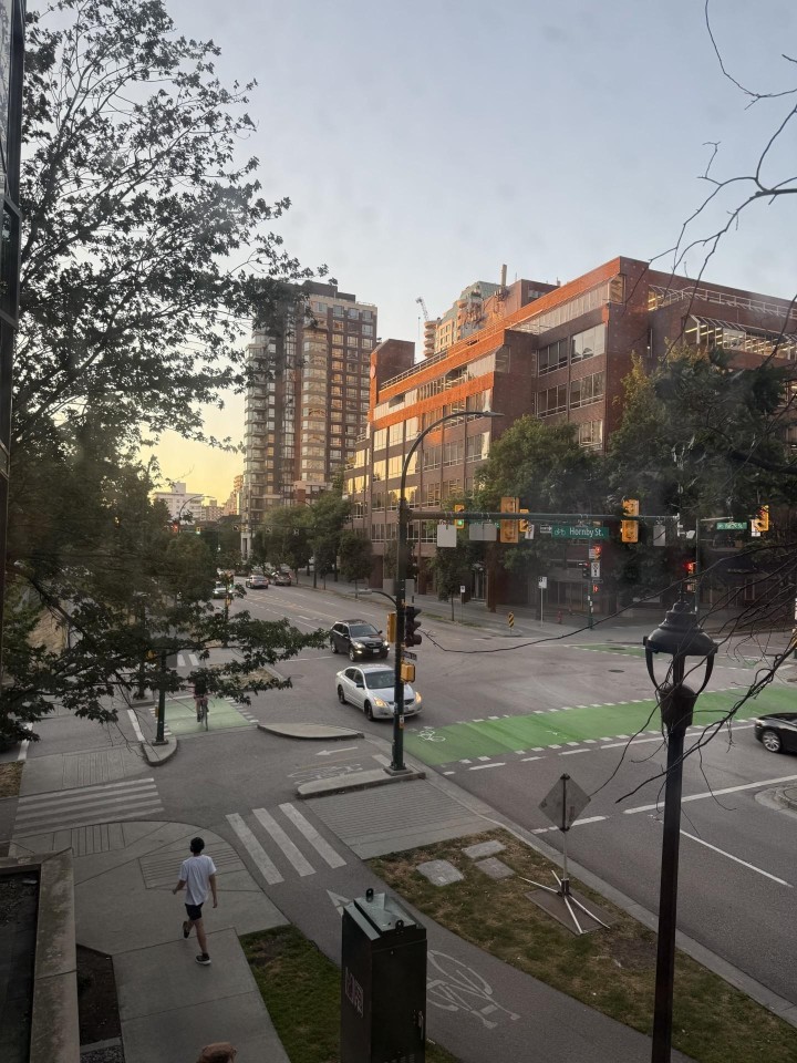 Photo 2 at 305 - 888 Pacific Avenue, Yaletown, Vancouver West