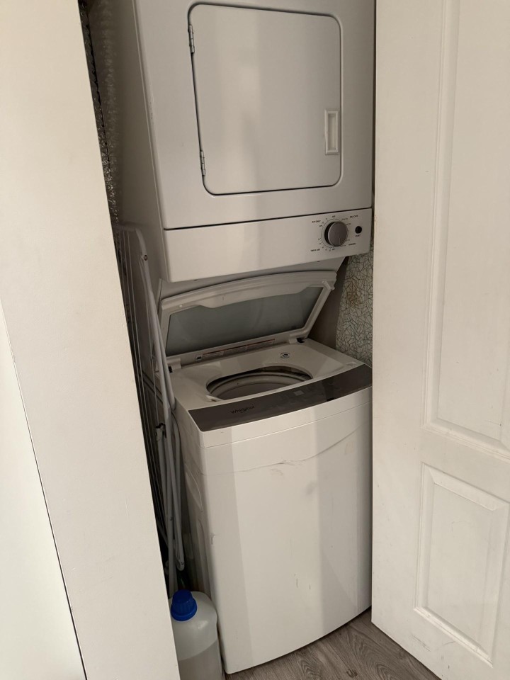 Photo 7 at 305 - 888 Pacific Avenue, Yaletown, Vancouver West