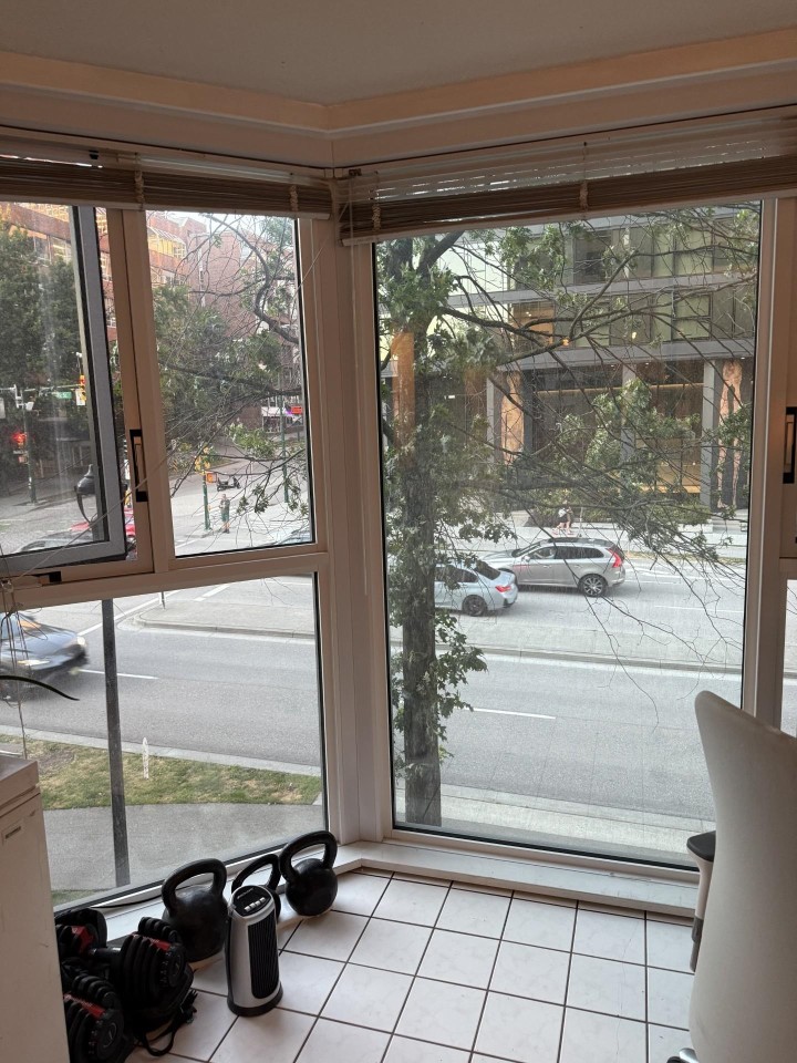 Photo 3 at 305 - 888 Pacific Avenue, Yaletown, Vancouver West