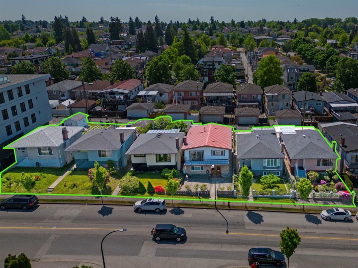 Photo 1 at 2392 E 33rd Avenue, Collingwood VE, Vancouver East