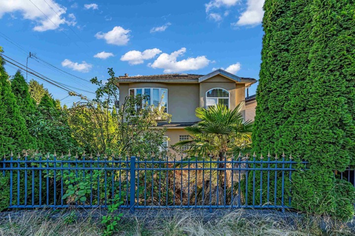 Photo 23 at 180 E 62nd Avenue, South Vancouver, Vancouver East